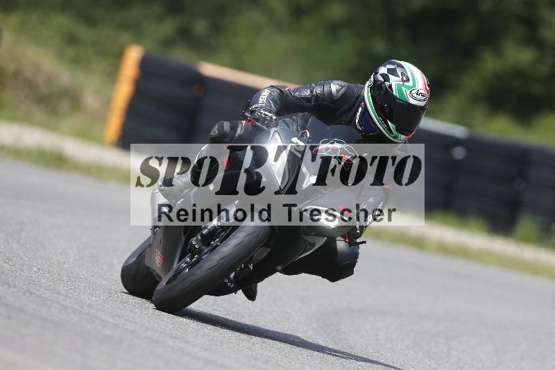 /27 12.06.2025 Ducati Schweiz Trackday Warmup  ADR/blau-bleu/2